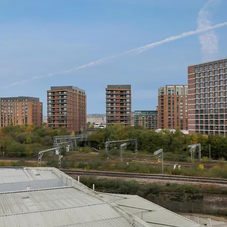 Apartment Springwell - Centre - Balcony & Pool Table - 3 Bed