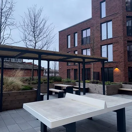 Springwell - Centre - Balcony & Pool Table - 3 Bed *