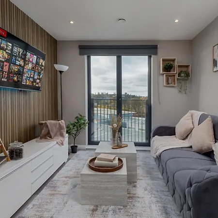 Apartment Springwell - Centre - Balcony & Pool Table - 3 Bed