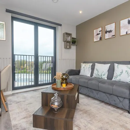 Premium Centre Retreat - Work & Relax - Pool Table * Leeds (West Yorkshire)