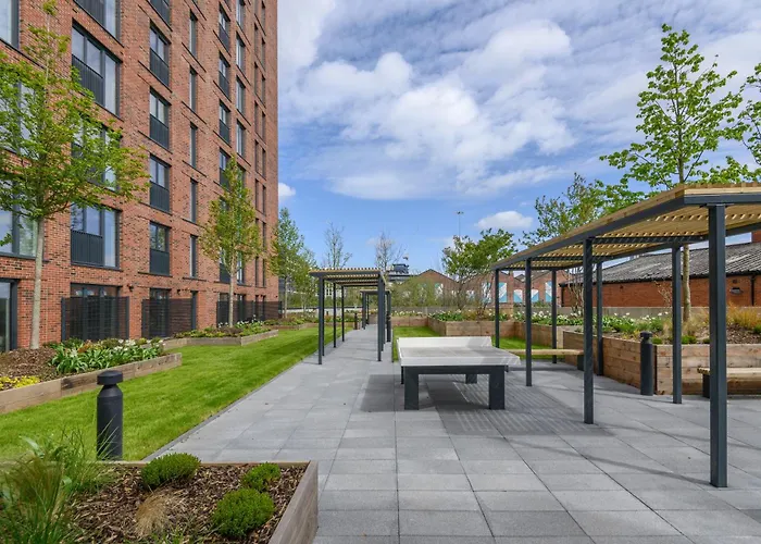 Premium Centre Retreat - Work & Relax - Pool Table * Leeds (West Yorkshire)