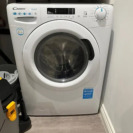 Springwell - Centre - Balcony & Pool Table - 3 Bed *