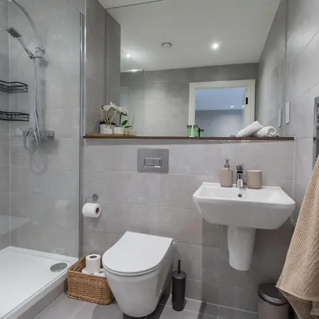 Springwell - Centre - Balcony & Pool Table - 3 Bed 利兹