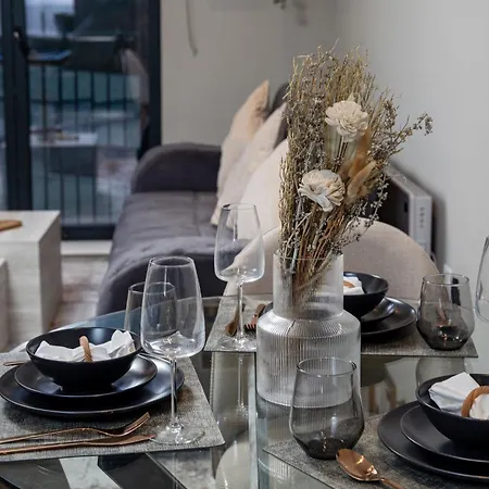 Springwell - Centre - Balcony & Pool Table - 3 Bed * 利兹