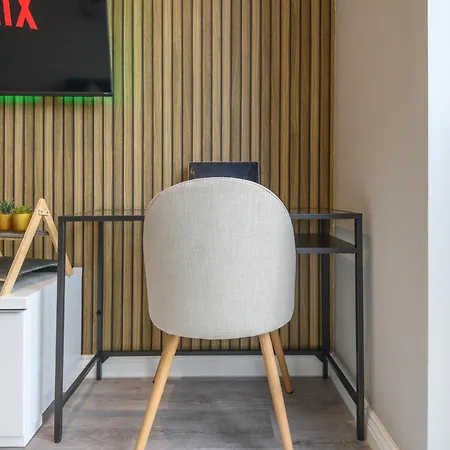 Springwell - Centre - Balcony & Pool Table - 3 Bed * Лідс