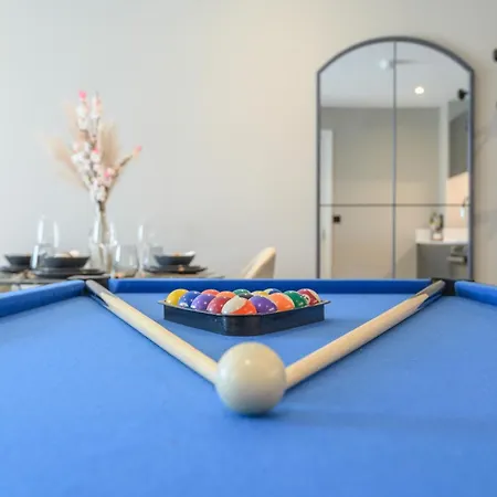 Springwell - Centre - Balcony & Pool Table - 3 Bed 利兹