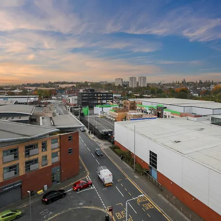 Springwell - Centre - Balcony & Pool Table - 3 Bed *