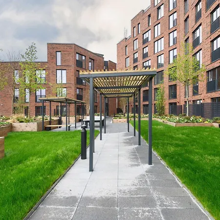 Premium Centre Retreat - Work & Relax - Pool Table Лідс