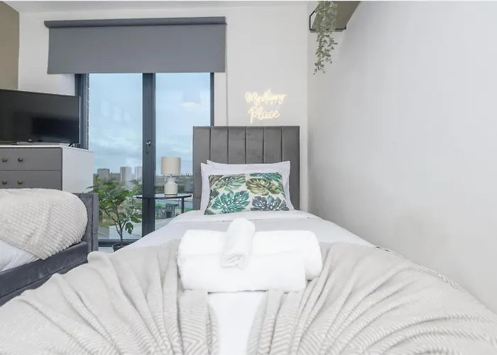 Premium Centre Retreat - Work & Relax - Pool Table 아파트 리즈