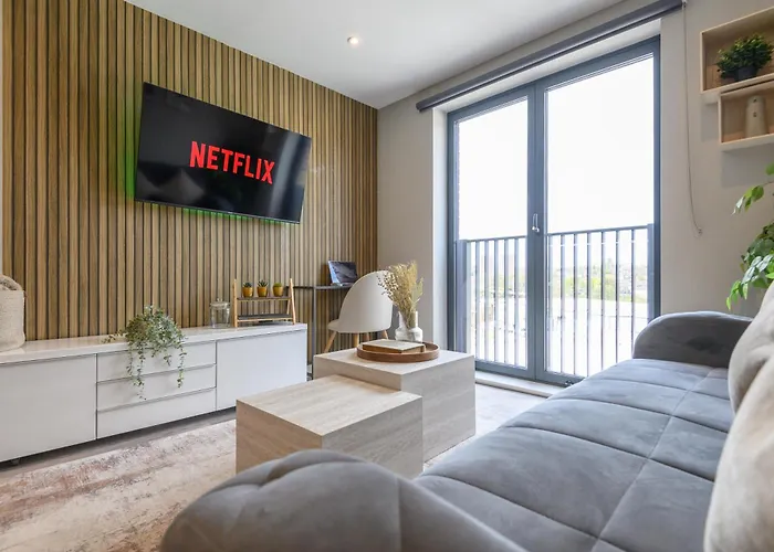 Premium Centre Retreat - Work & Relax - Pool Table Апартаменти