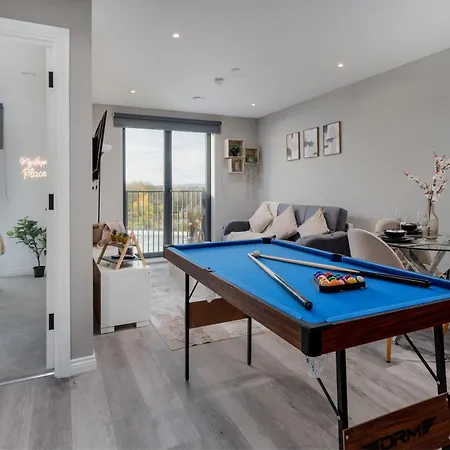 Springwell - Centre - Balcony & Pool Table - 3 Bed * ليدز