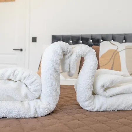 Springwell - Centre - Balcony & Pool Table - 3 Bed * ليدز