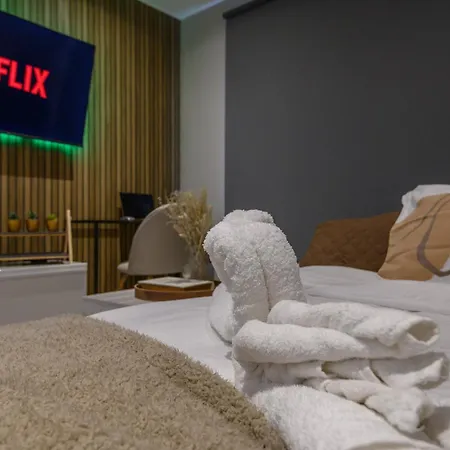 Springwell - Centre - Balcony & Pool Table - 3 Bed ليدز