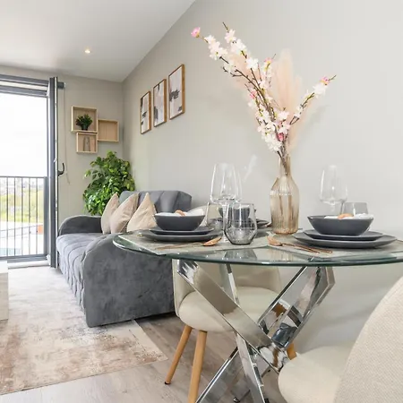 Premium Centre Retreat - Work & Relax - Pool Table