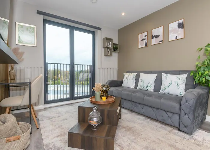 Premium Centre Retreat - Work & Relax - Pool Table * Leeds (West Yorkshire)